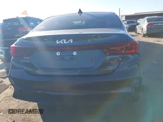 2023 Kia Forte LXS z VIN 3KPF24AD8PE654341, wystawiony jako IAAI lot #41261511 z przebiegiem 20 312 mil mil oraz . Historia ofert i sprzedaży dostępna na DreamBid. Obrazek 16.