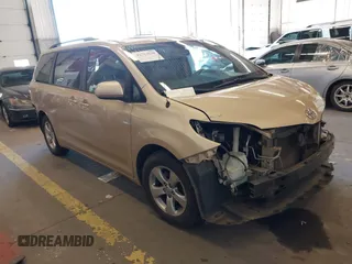 2013 Toyota Sienna LE AAS with VIN 5TDKK3DC8DS359172, listed as a IAAI auction lot 41724930 with 106,488 mi miles. Bid and sale history available at carsss.com. Image 1.