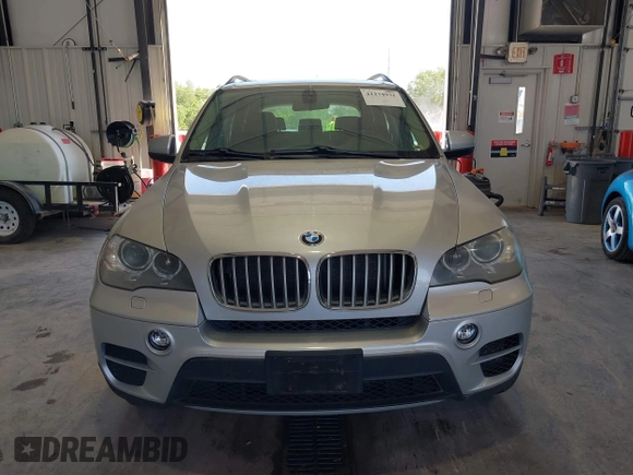 2012 BMW X5 35d z VIN 5UXZW0C53CL674187, wystawiony jako IAAI lot #42274931 z przebiegiem 272 642 mil mil oraz . Historia ofert i sprzedaży dostępna na DreamBid. Obrazek 12.