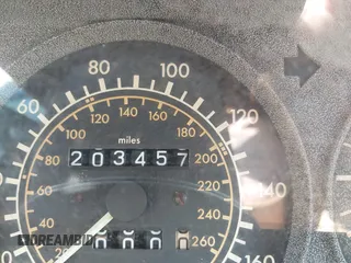 1986 Mercedes-Benz 560 z VIN WDBCA45D7GA200289, wystawiony jako IAAI lot #42313986 z przebiegiem 203 457 mil mil oraz . Historia ofert i sprzedaży dostępna na DreamBid. Obrazek 7.