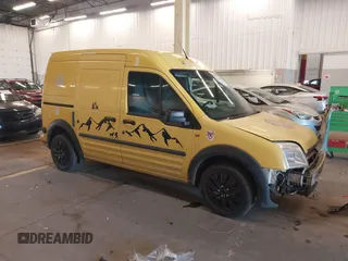 2013 Ford Transit Connect XLT z VIN NM0LS7BN0DT154489, wystawiony jako IAAI lot #41402622 z przebiegiem 129 701 mil mil oraz . Historia ofert i sprzedaży dostępna na DreamBid. Obrazek 1.