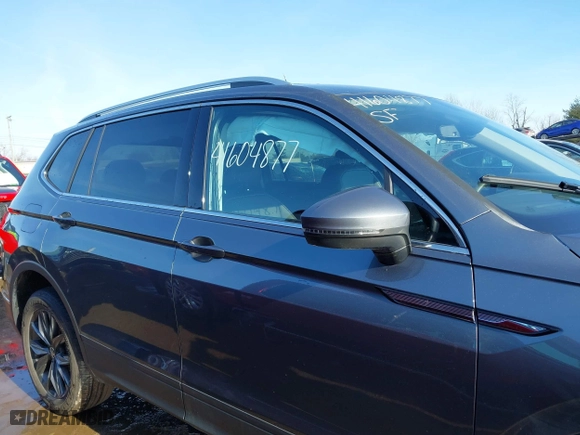 2022 Volkswagen Tiguan SE with VIN 3VV2B7AXXNM175448, listed as a IAAI auction lot 41604877 with 24,587 mi miles. Bid and sale history available at carsss.com. Image 13.