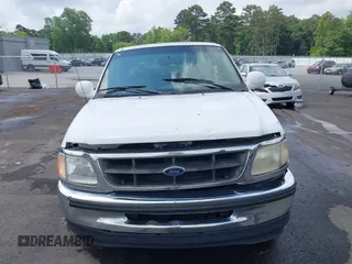 1998 Ford F-150 z VIN 1FTZX1762WNA68542, wystawiony jako IAAI lot #42300548 z przebiegiem 312 931 mil mil oraz . Historia ofert i sprzedaży dostępna na DreamBid. Obrazek 6.