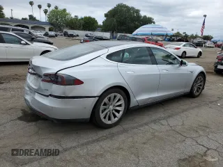 2015 Tesla Model S 85D with VIN 5YJSA1H28FFP78686, listed as a Copart auction lot 53310595 with 69,682 mi miles and Salvage Title. Bid and sale history available at carsss.com. Image 3.