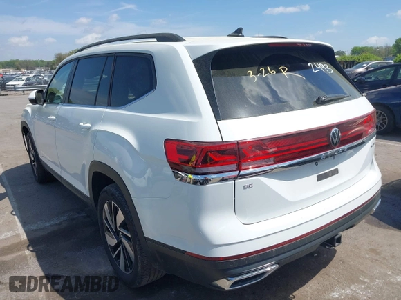 2024 Volkswagen Atlas SE z VIN 1V2HR2CA7RC532493, wystawiony jako IAAI lot #41970251 z przebiegiem 32 124 mil mil oraz . Historia ofert i sprzedaży dostępna na DreamBid. Obrazek 3.