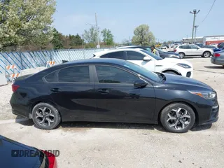 2021 Kia Forte LXS z VIN 3KPF24AD7ME393313, wystawiony jako IAAI lot #42127977 z przebiegiem 44 943 mil mil oraz . Historia ofert i sprzedaży dostępna na DreamBid. Obrazek 13.