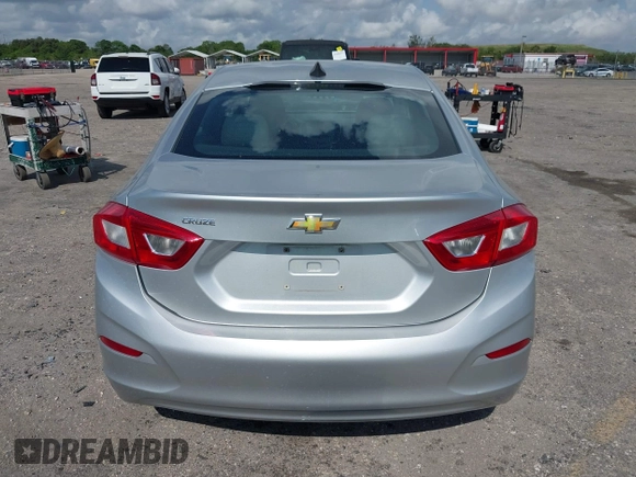 2017 Chevrolet Cruze LS z VIN 1G1BC5SM5H7233199, wystawiony jako IAAI lot #42168232 z przebiegiem 48 052 mil mil oraz . Historia ofert i sprzedaży dostępna na DreamBid. Obrazek 16.