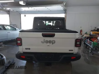 2020 Jeep Gladiator Overland with VIN 1C6HJTFG7LL139896, listed as a IAAI auction lot 41347570 with 98,484 mi miles and . Bid and sale history available at DreamBid. Image 17.