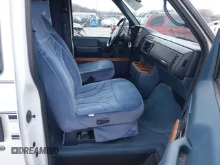 1995 Chevrolet Astro Cargo Van with VIN 1GBDM19W5SB172412, listed as a IAAI auction lot 41172353 with 119,531 mi miles. Bid and sale history available at carsss.com. Image 5.
