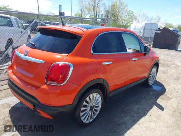2016 FIAT 500X Lounge z VIN ZFBCFXDT5GP383186, wystawiony jako IAAI lot #42142047 z przebiegiem 163 900 mil mil oraz . Historia ofert i sprzedaży dostępna na DreamBid. Obrazek 4.