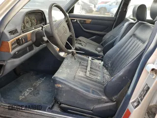 1988 Mercedes-Benz 420 420SEL with VIN WDBCA35D7JA372078, listed as a Copart auction lot 86018264 with 237,699 mi miles and Clean Title. Bid and sale history available at carsss.com. Image 7.