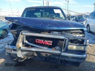 1998 GMC Suburban with VIN 1GKFK16R7WJ700525, listed as a IAAI auction lot 41305248 with 205,300 mi miles. Bid and sale history available at carsss.com. Image 12.
