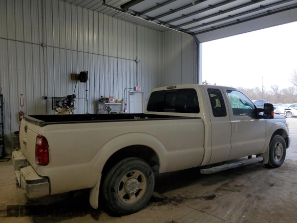 2015 Ford F-250 XLT z VIN 1FT7X2A63FEA10493, wystawiony jako Copart lot #85132974 z przebiegiem 151 845 mil mil oraz Szkoda całkowita • Salvage title. Historia ofert i sprzedaży dostępna na DreamBid. Obrazek 3.
