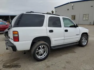 2002 Chevrolet Tahoe LT with VIN 1GNEC13Z32R197071, listed as a Copart auction lot 43734385 with 211,500 mi miles and Salvage Title. Bid and sale history available at carsss.com. Image 3.