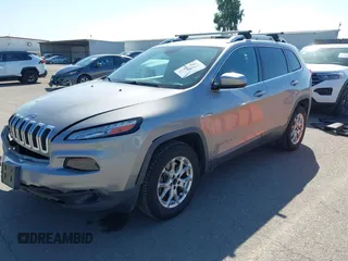 2015 Jeep Cherokee Latitude z VIN 1C4PJMCB0FW749323, wystawiony jako IAAI lot #41852102 z przebiegiem 162 060 mil mil oraz . Historia ofert i sprzedaży dostępna na DreamBid. Obrazek 2.