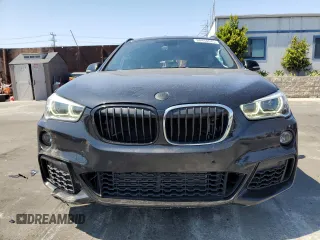 2018 BMW X1 xDrive28i z VIN WBXHT3C33J5L24441, wystawiony jako Copart lot #60468645 z przebiegiem 83 339 mil mil oraz Szkoda całkowita • Salvage title. Historia ofert i sprzedaży dostępna na DreamBid. Obrazek 5.