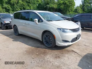 2020 Chrysler Pacifica Launch Edition with VIN 2C4RC3BGXLR267876, listed as a IAAI auction lot 42424841 with 87,586 mi miles and . Bid and sale history available at DreamBid. Image 1.
