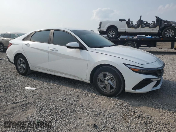 2024 Hyundai Elantra SE z VIN KMHLL4DG0RU786726, wystawiony jako Copart lot #58753815 z przebiegiem 14 065 mil mil oraz Szkoda całkowita • Salvage title. Historia ofert i sprzedaży dostępna na DreamBid. Obrazek 4.