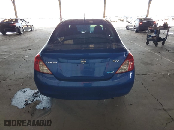 2012 Nissan Versa SV z VIN 3N1CN7AP7CL826003, wystawiony jako Copart lot #59092685 z przebiegiem 178 546 mil mil oraz Szkoda całkowita • Salvage title. Historia ofert i sprzedaży dostępna na DreamBid. Obrazek 6.