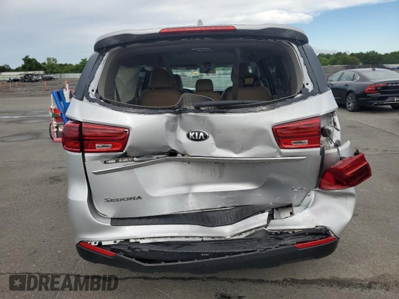 2020 Kia Sedona LX with VIN KNDMB5C18L6596327, listed as a Copart auction lot 59417774 with 39,078 mi miles and Salvage Title. Bid and sale history available at carsss.com. Image 6.
