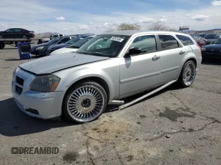 2005 Dodge Magnum z VIN 2D4FV48T15H642766, wystawiony jako Copart lot #48261995 z przebiegiem 95 392 mil mil oraz Tytuł czysty. Historia ofert i sprzedaży dostępna na DreamBid. Obrazek 1.