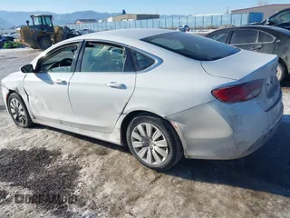 2016 Chrysler 200 Touring z VIN 1C3CCCFB1GN123192, wystawiony jako IAAI lot #41427718 z przebiegiem 87 396 mil mil oraz . Historia ofert i sprzedaży dostępna na DreamBid. Obrazek 3.
