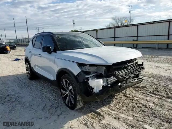 2021 Volvo XC40 with VIN YV4ED3UR7M2561744, listed as a Copart auction lot 43832303 with 10,884 mi miles. Bid and sale history available at carsss.com. Image 11.