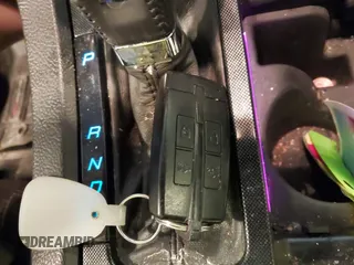 2010 Ford Taurus SHO с VIN 1FAHP2KT2AG106188, выставлен на аукционе IAAI как лот 42404341 с пробегом 243 430 миль миль и . История ставок и продаж доступна на DreamBid. Изображение 11.
