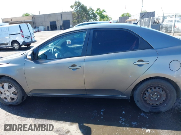 2010 Kia Forte EX z VIN KNAFU4A21A5118825, wystawiony jako IAAI lot #42138046 z przebiegiem 250 125 mil mil oraz . Historia ofert i sprzedaży dostępna na DreamBid. Obrazek 14.