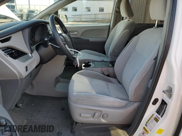2015 Toyota Sienna LE AAS z VIN 5TDKK3DC6FS560071, wystawiony jako Copart lot #59883805 z przebiegiem 125 292 mil mil oraz Szkoda całkowita • Salvage title. Historia ofert i sprzedaży dostępna na DreamBid. Obrazek 7.