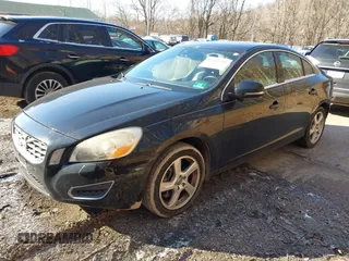 2013 Volvo S60 T5 Premier with VIN YV1612FS1D2193503, listed as a IAAI auction lot 41581448 with 66,406 mi miles. Bid and sale history available at carsss.com. Image 2.