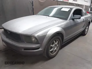 2006 Ford Mustang Standard with VIN 1ZVFT80N965118228, listed as a IAAI auction lot 42024536 with 184,724 mi miles. Bid and sale history available at carsss.com. Image 2.