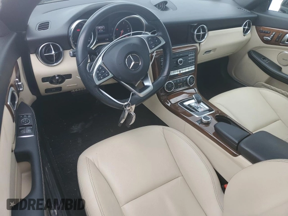 2018 Mercedes-Benz SLC 300 z VIN WDDPK3JA9JF151537, wystawiony jako Copart lot #45756115 z przebiegiem 43 123 mil mil oraz Szkoda całkowita • Salvage title. Historia ofert i sprzedaży dostępna na DreamBid. Obrazek 8.