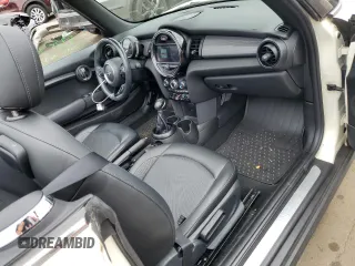 2019 MINI Convertible Cooper с VIN WMWWG5C57K3D01554, выставлен на аукционе Copart как лот 57497795 с пробегом 98 158 миль миль и Списание • Salvage title. История ставок и продаж доступна на DreamBid. Изображение 8.