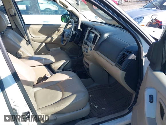 2004 Mazda Tribute ES with VIN 4F2CZ06164KM12579, listed as a IAAI auction lot 41654646 with 208,120 mi miles. Bid and sale history available at carsss.com. Image 5.