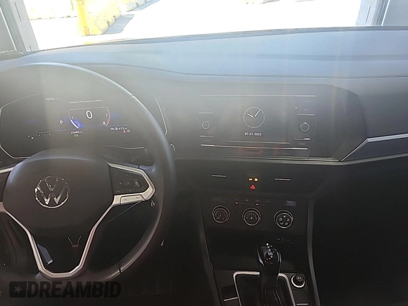 2024 Volkswagen Jetta S z VIN 3VW5M7BU5RM054887, wystawiony jako IAAI lot #42852694 z przebiegiem 25 677 mil mil oraz . Historia ofert i sprzedaży dostępna na DreamBid. Obrazek 23.