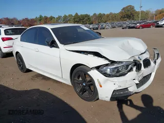 2018 BMW 3 Series 330i xDrive with VIN WBA8D9G55JNU67347, listed as a IAAI auction lot 40597140 with 68,557 mi miles. Bid and sale history available at carsss.com. Image 13.