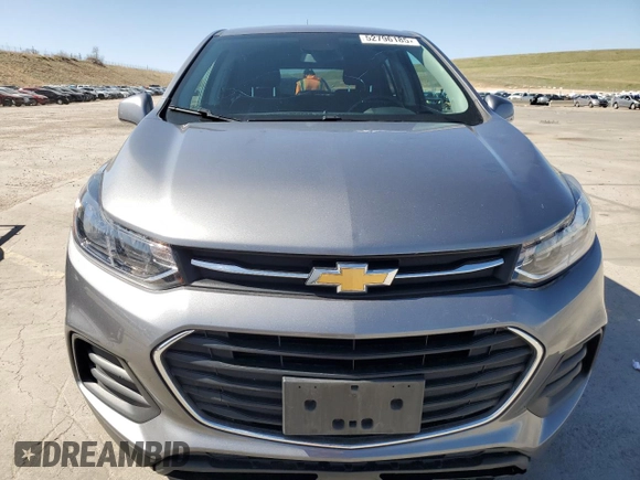 2020 Chevrolet Trax LS z VIN 3GNCJNSB3LL276516, wystawiony jako Copart lot #52796185 z przebiegiem 70 701 mil mil oraz Szkoda całkowita • Salvage title. Historia ofert i sprzedaży dostępna na DreamBid. Obrazek 5.