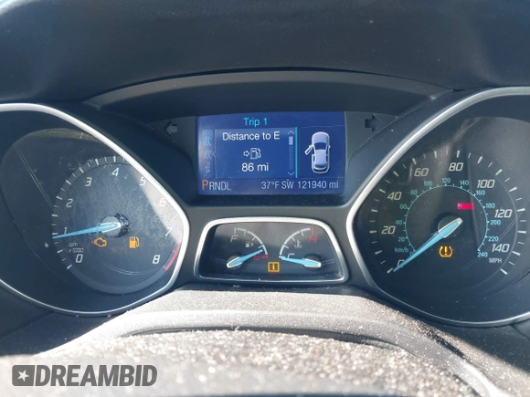 2013 Ford Focus SE z VIN 1FADP3F22DL121744, wystawiony jako IAAI lot #41743289 z przebiegiem 121 940 mil mil oraz . Historia ofert i sprzedaży dostępna na DreamBid. Obrazek 7.