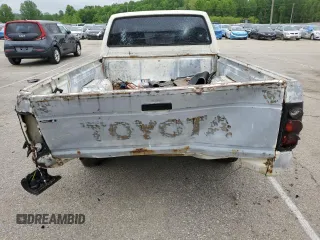 1988 Toyota Pickup z VIN JT4RN50R0J5122639, wystawiony jako Copart lot #52792445 z przebiegiem 233 407 mil mil oraz Szkody całkowita. Historia ofert i sprzedaży dostępna na DreamBid. Obrazek 6.