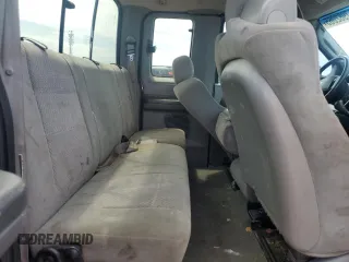2004 Ford F-250 XL z VIN 1FTNX21P54EB05392, wystawiony jako Copart lot #57982065 z przebiegiem 244 312 mil mil oraz Czysty tytuł • Clean title. Historia ofert i sprzedaży dostępna na DreamBid. Obrazek 10.