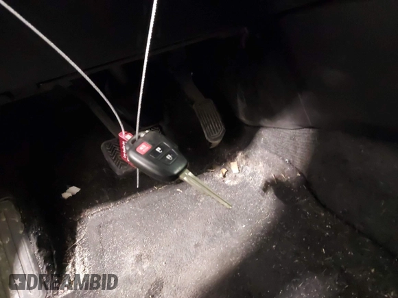 2013 Toyota RAV4 XLE with VIN 2T3RFREV0DW039560, listed as a IAAI auction lot 42344904 with 153,774 mi miles and . Bid and sale history available at DreamBid. Image 11.