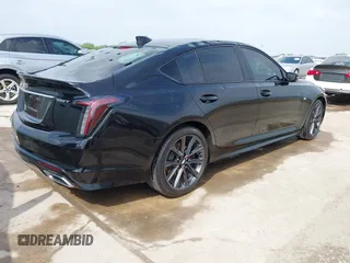 2024 Cadillac CT5 Sport z VIN 1G6DP5RK8R0102340, wystawiony jako IAAI lot #41943414 z przebiegiem 13 488 mil mil oraz . Historia ofert i sprzedaży dostępna na DreamBid. Obrazek 4.