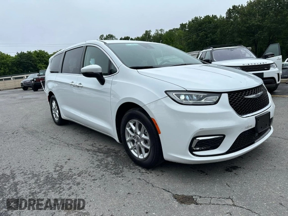 2023 Chrysler Pacifica Touring L with VIN 2C4RC1BG8PR529226, listed as a Copart auction lot 61720485 with 68,507 mi miles and Non repairable. Bid and sale history available at DreamBid. Image 4.
