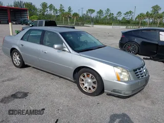 2008 Cadillac DTS 1SC z VIN 1G6KD57Y78U154332, wystawiony jako IAAI lot #42405503 z przebiegiem 108 470 mil mil oraz . Historia ofert i sprzedaży dostępna na DreamBid. Obrazek 1.