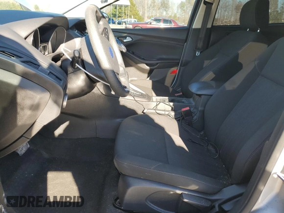 2016 Ford Focus SE z VIN 1FADP3F2XGL399943, wystawiony jako Copart lot #46472415 z przebiegiem 70 047 mil mil oraz Szkoda całkowita • Salvage title. Historia ofert i sprzedaży dostępna na DreamBid. Obrazek 7.