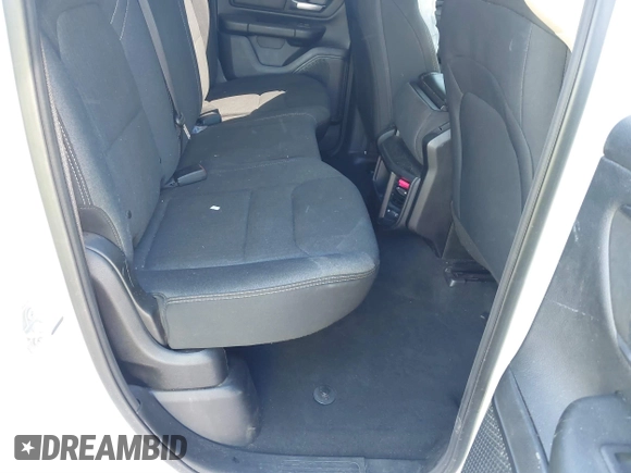 2019 Ram 1500 Tradesman z VIN 1C6RRECT8KN604344, wystawiony jako IAAI lot #41889504 z przebiegiem 123 773 mil mil oraz . Historia ofert i sprzedaży dostępna na DreamBid. Obrazek 8.
