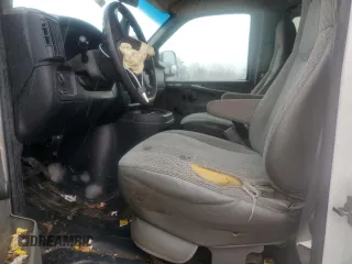 2003 Chevrolet Express Cargo z VIN 1GCHG35UX31215671, wystawiony jako Copart lot #47571675 z przebiegiem Nie podano mil oraz Szkoda całkowita • Salvage title. Historia ofert i sprzedaży dostępna na DreamBid. Obrazek 7.