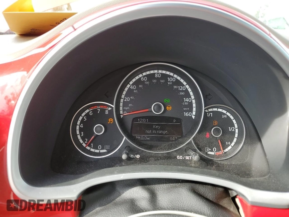 2014 Volkswagen Beetle 1.8T w/Premium z VIN 3VW517AT9EM819966, wystawiony jako Copart lot #76990014 z przebiegiem Nie podano mil oraz Nie do naprawy • Non repairable. Historia ofert i sprzedaży dostępna na DreamBid. Obrazek 9.