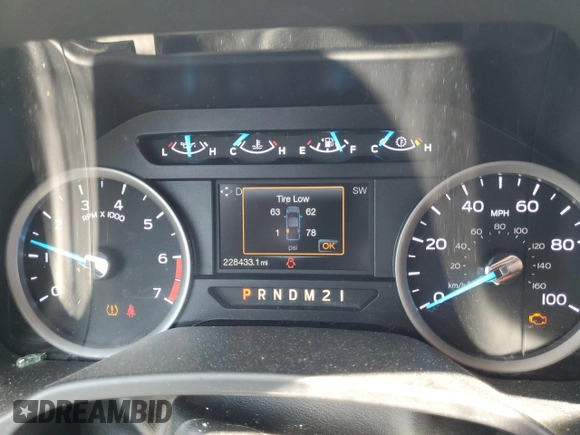 2018 Ford F-250 XL z VIN 1FTBF2A62JEC19911, wystawiony jako Copart lot #58555025 z przebiegiem 228 433 mil mil oraz Szkoda całkowita • Salvage title. Historia ofert i sprzedaży dostępna na DreamBid. Obrazek 9.